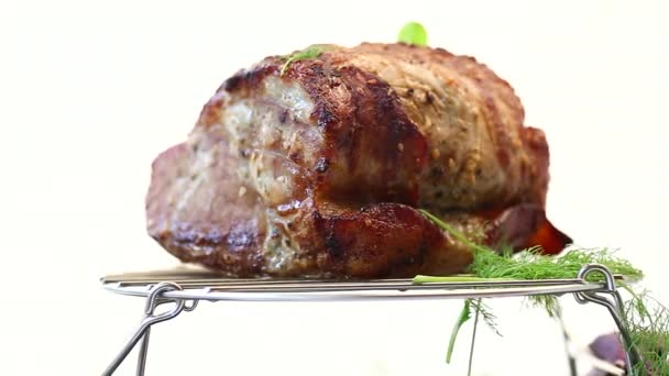 Succoso collo di maiale, carne al forno con spezie — Video Stock