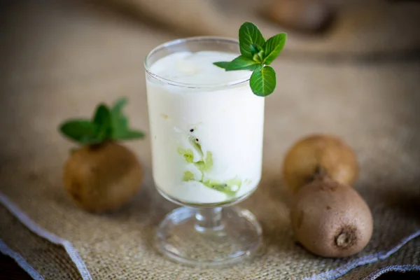 Homemade Sweet Yogurt Slices Ripe Green Kiwi Glass Table — Stock Photo, Image