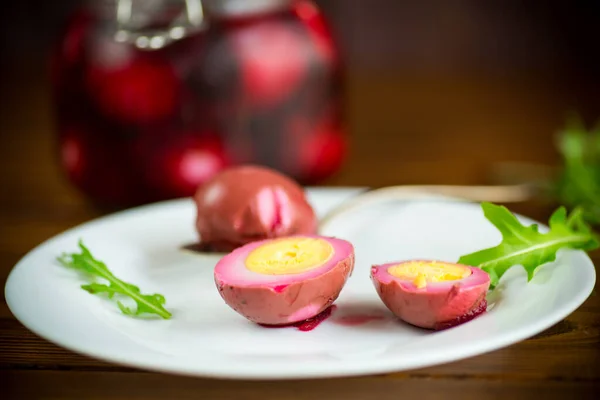 Marinated Chicken Eggs Beetroot Marinade Plate Wooden Table — Stock Photo, Image