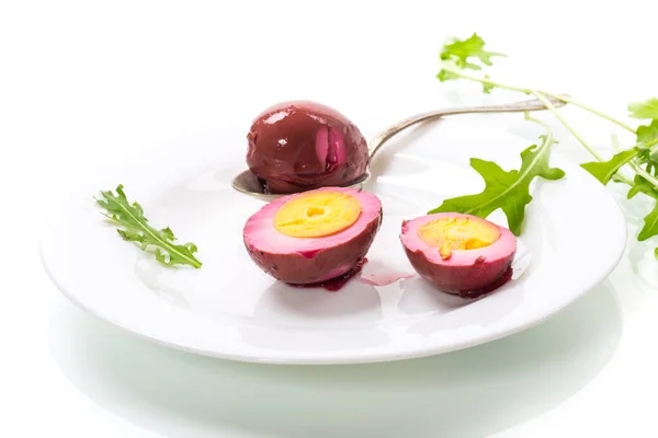 Marinated chicken eggs in beetroot marinade in a plate isolated on white background — Stock Image Marinated Chicken Eggs Beetroot Marinade Plate Isolated White Background Stock Picture