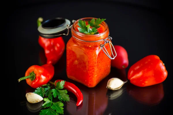 Frische Hausgemachte Sauce Aus Paprika Tomaten Und Anderem Gemüse Glas — Stockfoto