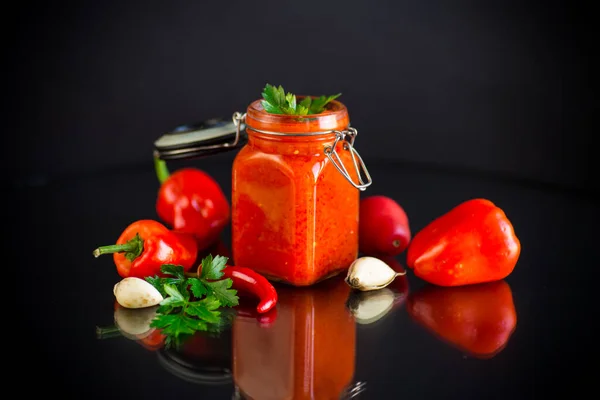 Frische Hausgemachte Sauce Aus Paprika Tomaten Und Anderem Gemüse Glas — Stockfoto