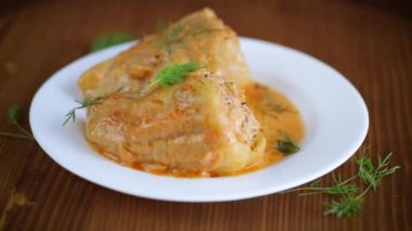 ... et ve kavrulmuş biber sosuyla doldurulmuş pilav.