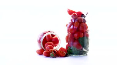 Evi korumak için çeşitli domates ve baharatlı yapraklar..