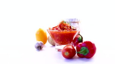 Biber ve domatesli baharatlı sebze karışımı..