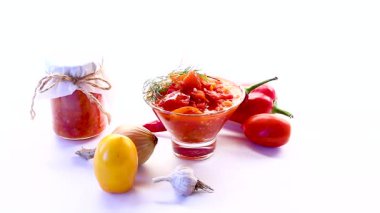 Ev yapımı domates ve dolmalık biber..