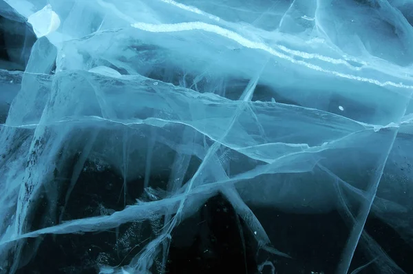 Solens Strålar Bryts Den Genomskinliga Isen Bajkalsjön Sprickor Olika Djup — Stockfoto