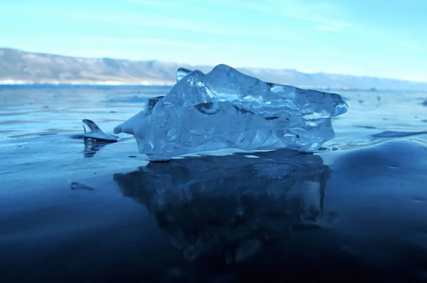 Stralen Van Zon Worden Kristalheldere Stukjes Ijs Geredigeerd Winter Landschap — Stockfoto