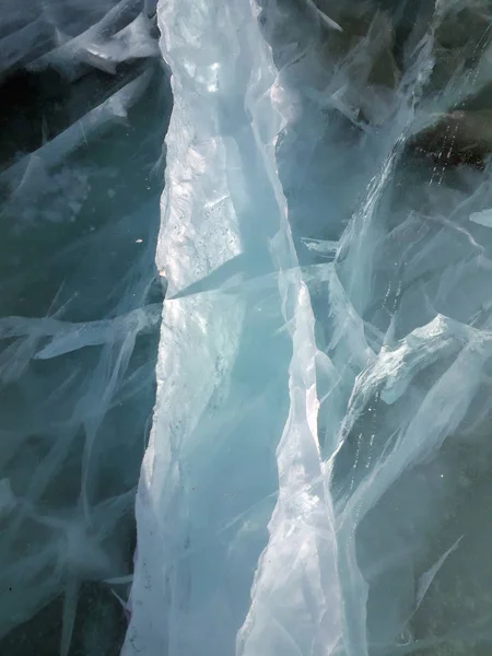 Sonnenstrahlen Werden Durch Das Transparente Eis Des Baikalsees Gebrochen Risse — Stockfoto