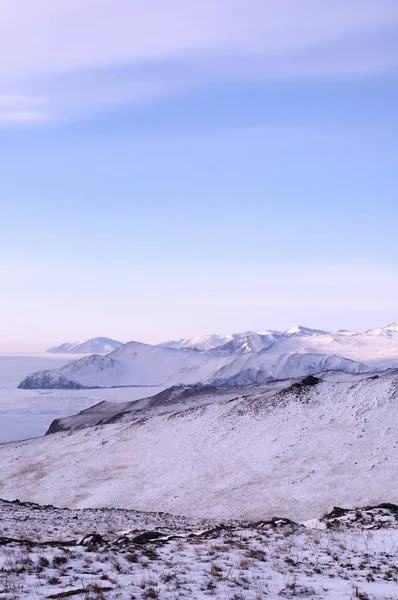 Tidig Morgonsol Uppgång Tazheran Stäpper Snötäckta Kullar Färgade Nyanser Ultra — Stockfoto