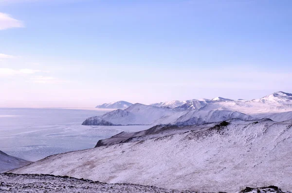 Vroege Ochtend Zonsopgang Tazheran Steppen Besneeuwde Heuvels Zijn Gekleurd Ultraviolet — Stockfoto