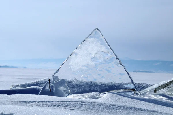 Сонячні Промені Кристалічних Ясних Шматках Льоду Зимовий Пейзаж Озеро Байкал — стокове фото