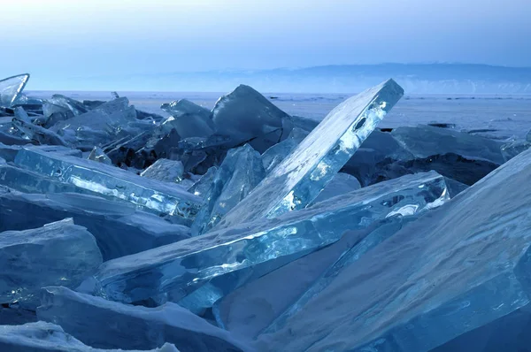 Raggi Solari Sono Rifratti Dal Ghiaccio Trasparente Del Lago Baikal — Foto Stock