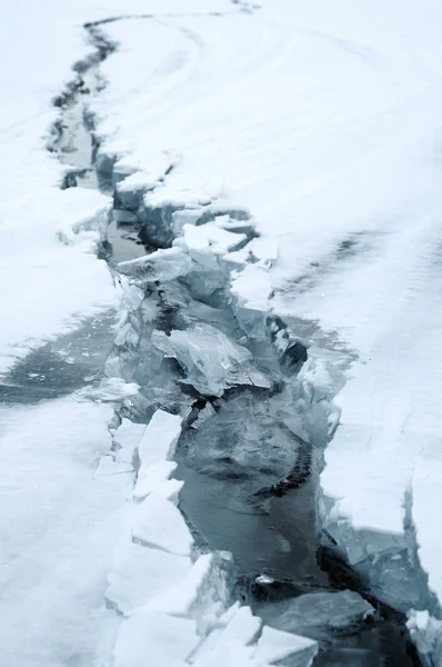 Lód Kępach Północnym Brzegu Olkhon Island Nad Jeziorem Bajkał Świeży — Zdjęcie stockowe