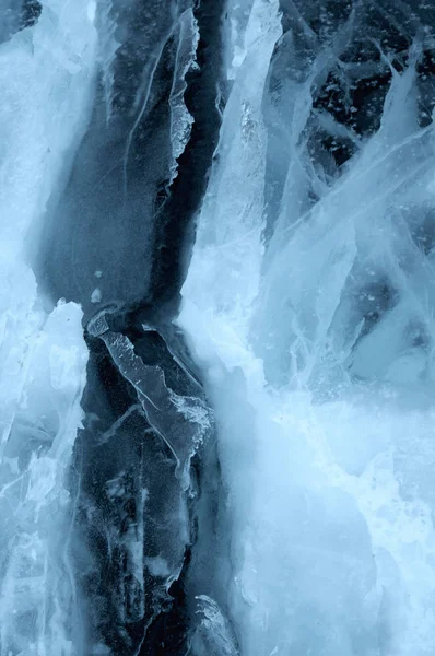 Zonnestralen Worden Geredigeerd Door Het Transparante Ijs Van Het Baikalmeer — Stockfoto