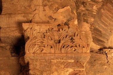 Eski ortaçağ kalesiantik kalıntılarıiç detayları