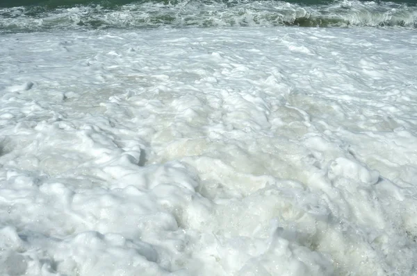 Vista Para Mar Com Ondas Salpicantes — Fotografia de Stock