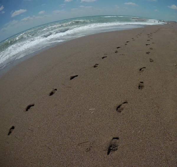 Fußabdrücke Auf Sand Meer — Stockfoto