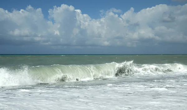 Onde Forti Nuvole Drammatiche — Foto Stock