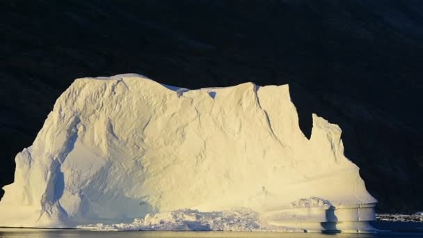 Vacker utsikt över isberg — Stockvideo