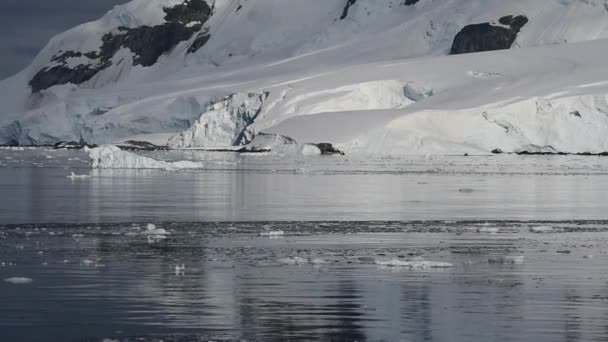 Vue sur la montagne en Antarctique — Video