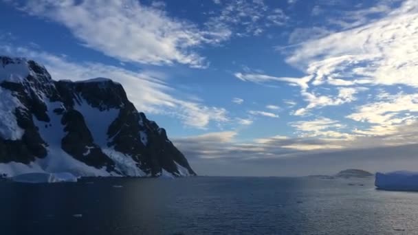 Vista montanha na Antártida — Vídeo de Stock