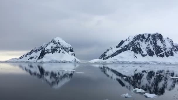 Mountain view from ship at sunset in Antarctica — Stock Video