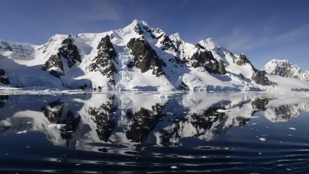 Vue sur la montagne en Antarctique — Video