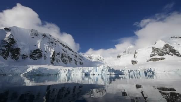 Vue sur la montagne en Antarctique — Video