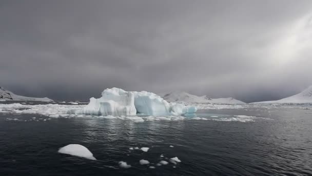 Vue sur la montagne en Antarctique — Video