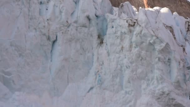 Beautiful view of icebergs — Stock Video