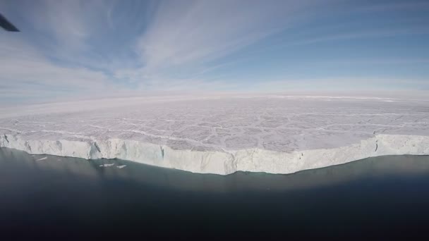 Resa på isbrytaren i isen, Antarktis — Stockvideo