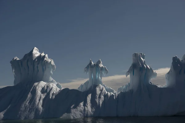 Belle vue sur les icebergs en Antarctique — Photo