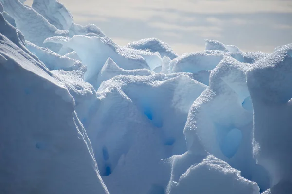 Belle vue sur les icebergs en Antarctique — Photo