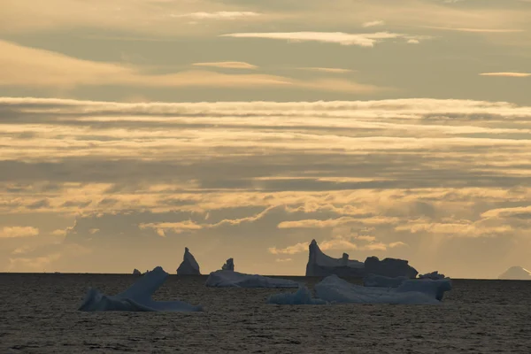 Mountain view beatiful view sunset in Antarctica — Stock Photo, Image