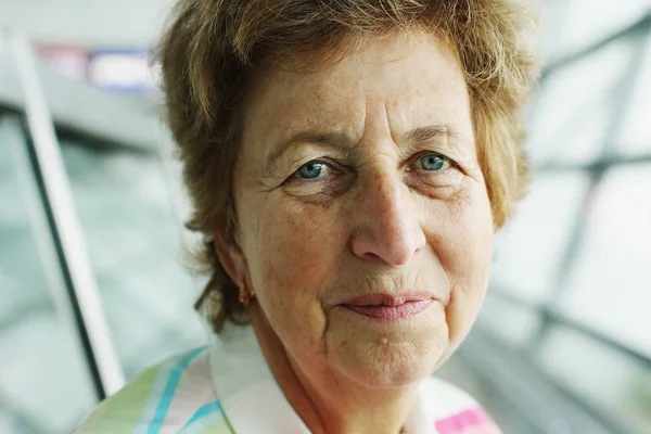 Close Van Portret Van Jaar Oud Senior Vrouw — Stockfoto