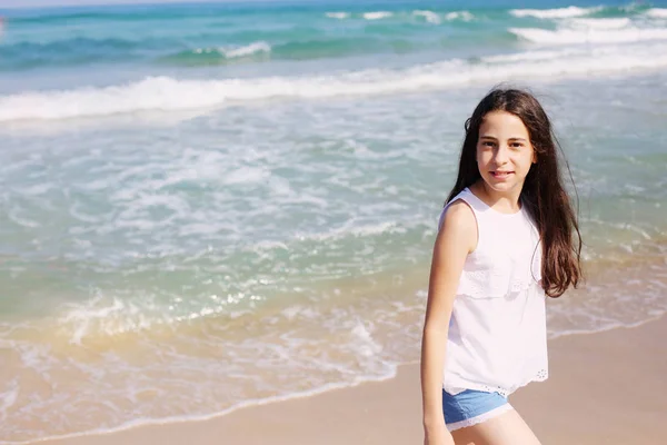 Retrato Chica Adorable Playa Día Verano — Foto de Stock