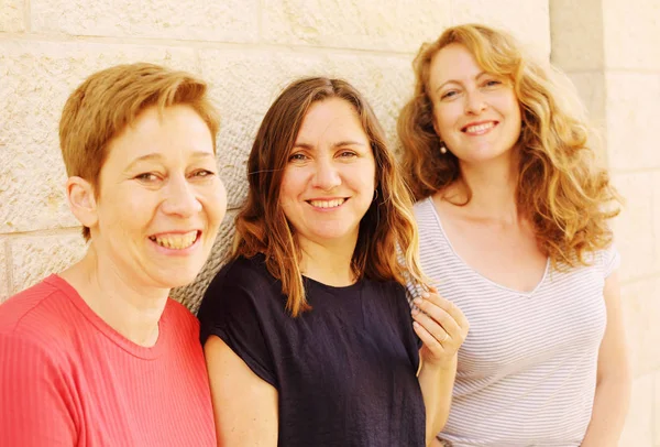 Três Mulheres Felizes Meia Idade — Fotografia de Stock