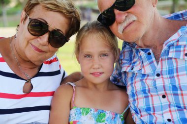 Büyükanne ve torunu Park günde zevk
