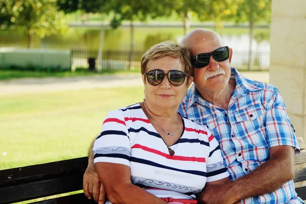 Mature Couple Resting Park Summer Day — Stock Photo, Image