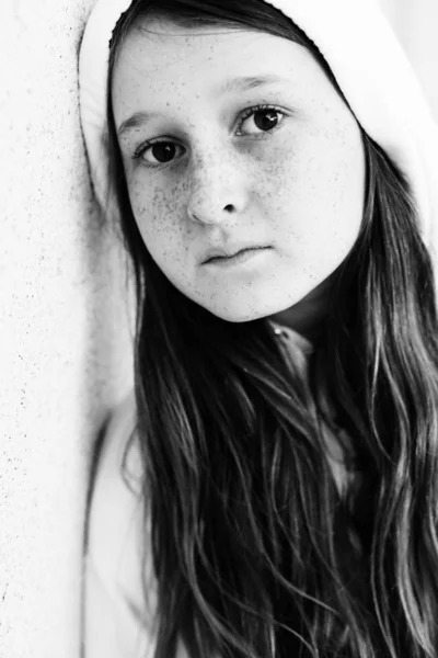 Portrét Krásné Dospívající Dívky Venkovní — Stock fotografie