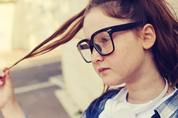 10代の女の子の屋外の肖像 — ストック写真