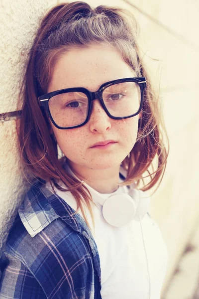 Portrét Dospívající Dívky Venku — Stock fotografie