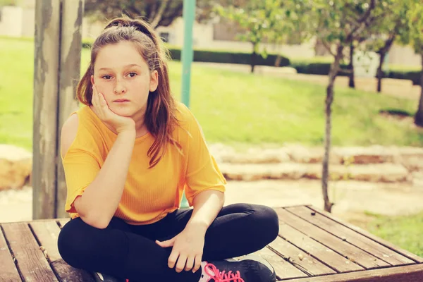 Beautiful Teenage Girl Meditates Nature — Stock Photo, Image