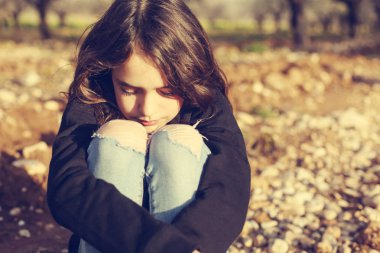 Dışarıdaki genç kızın portresi.