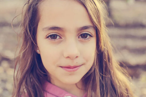 Portrait of teenage girl outdoor — Stock Photo, Image