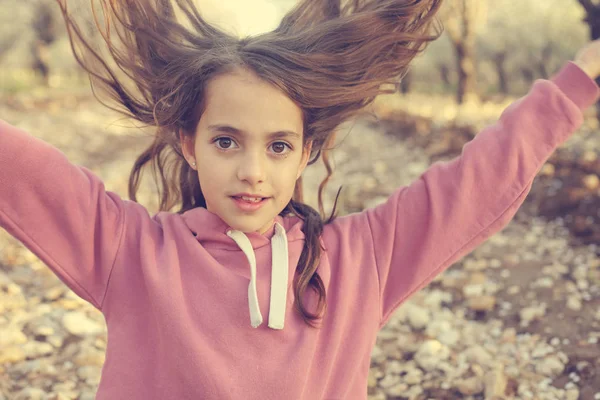 Portrait d'adolescente en plein air — Photo