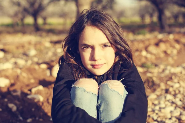 Portrait d'adolescente en plein air — Photo