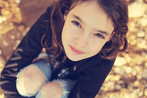 Portrait of teenage girl outdoor — Stock Photo, Image