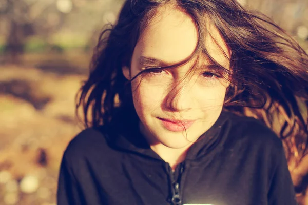 Retrato de adolescente al aire libre — Foto de Stock